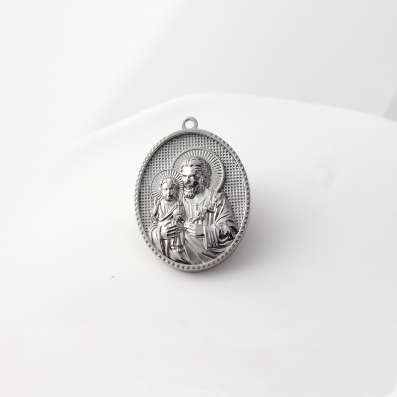 The Virgin Mary's locket is made of titanium. Hu Xiaoquan.