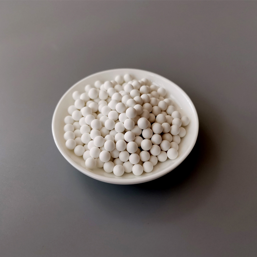 Aluminium oxide grinding with low-grade ceramic grinding balls.