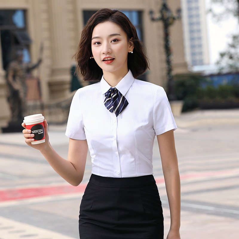 Những người đàn ông và phụ nữ mặc áo sơ mi làm việc ngắn chuyên nghiệp được may lại thành một cái áo ngắn của đàn ông với không có logo thêu nóng