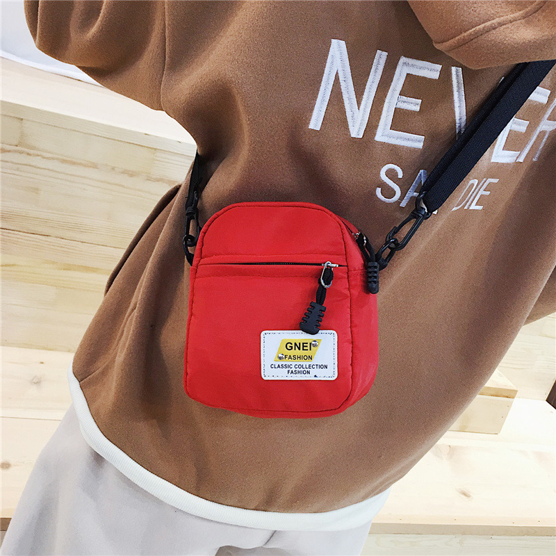 The new 2023 nylon bag is about a small, small-size, small-size, one-shoulder-slashed girl's bag.