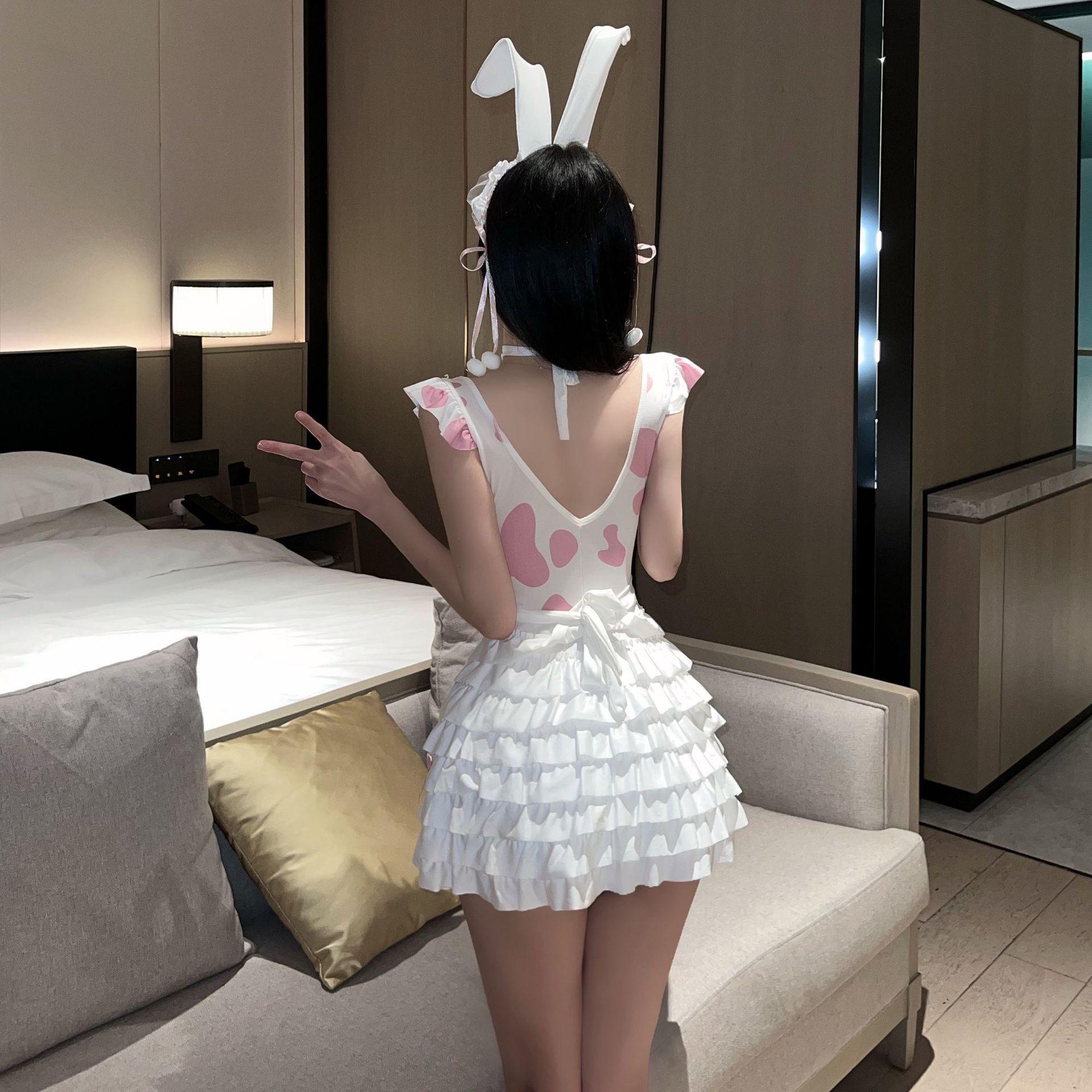 Đồ lót gợi cảm, đồng phục bò màu hồng gợi cảm, người hầu thỏ chơi một bộ váy.
