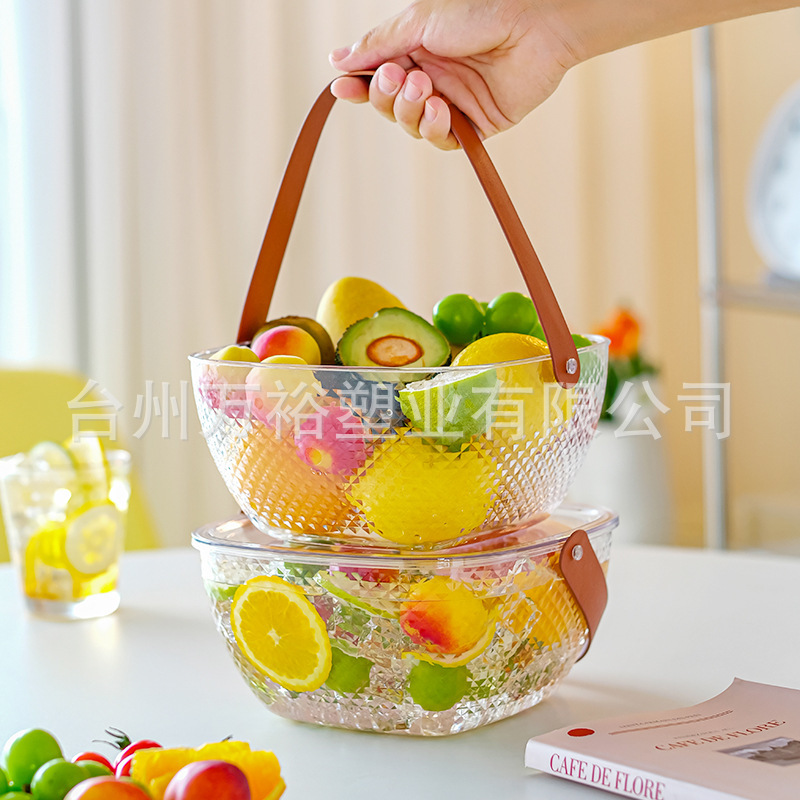 Những chiếc đĩa trái cây hiện đại của những giỏ trái cây, trái cây đỏ và tủ lạnh, những hộp sưu tập trong suốt