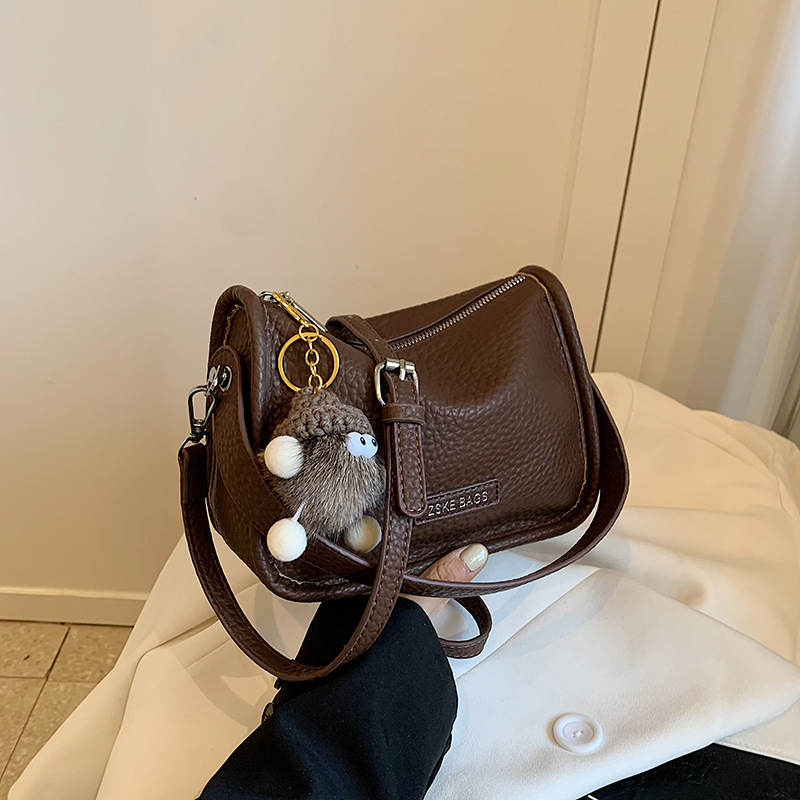 The popular advanced retrospect, 2024 new packs, swirling and one-handed handbags under a female bag.