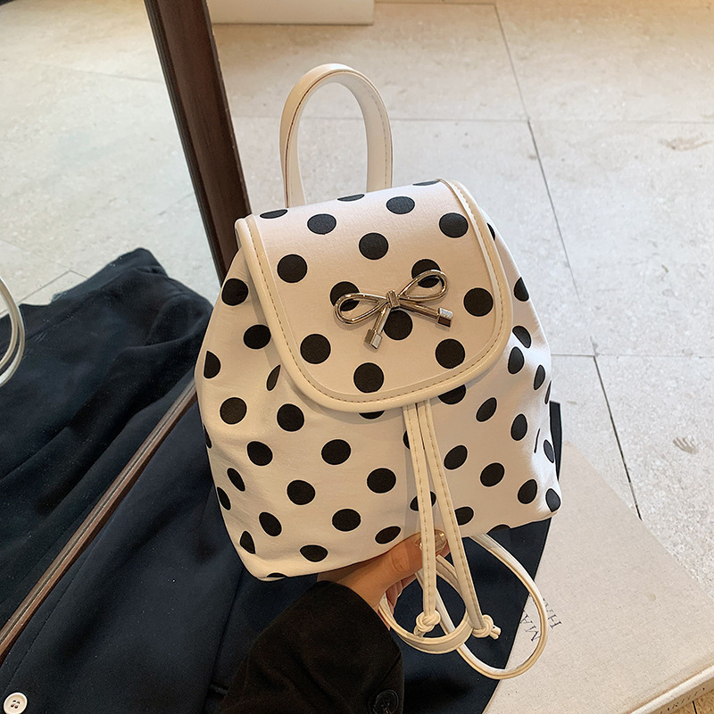 The new 2024 fashion wave, the lovely two-shoulder bag, the summer tide is about to travel to the mini backpack.