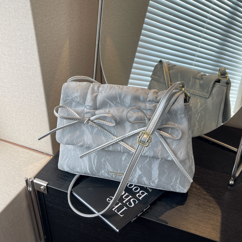 A simple air-recreational one-shoulder bag for a 2024 new large-capacity summer commuting kit