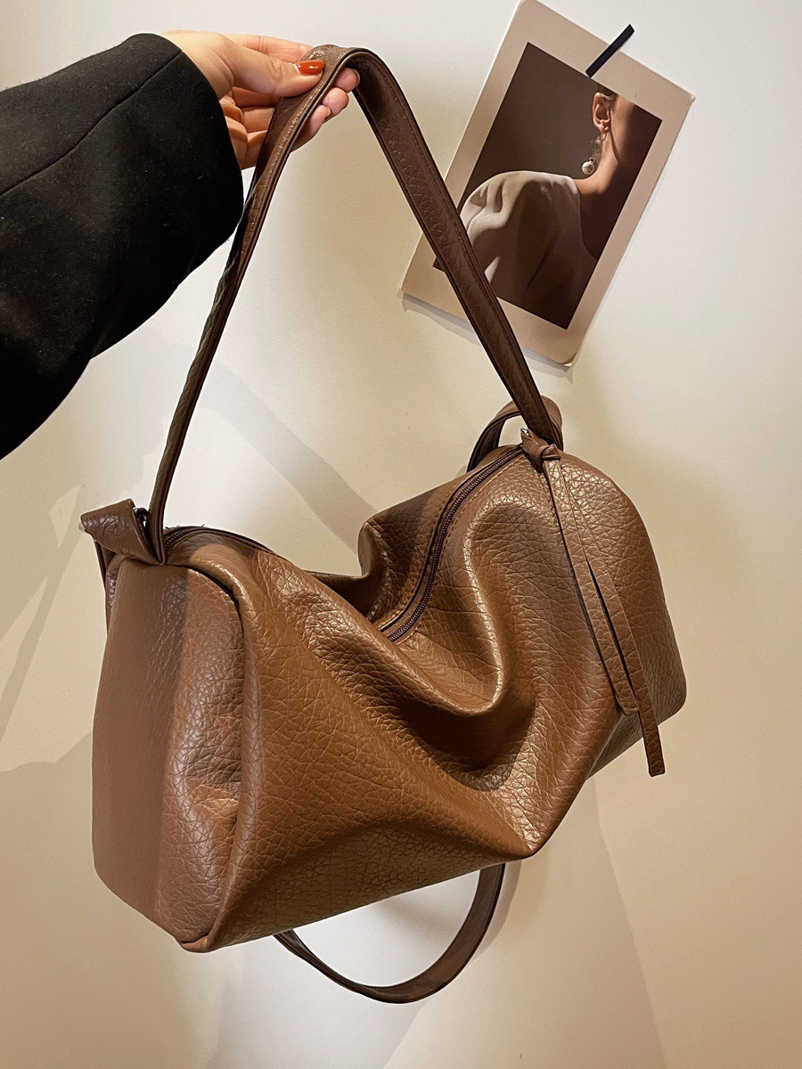 233,675 Korean-sized, 2024 new Boston-sized, soft-sweeted, soft-swept bag.