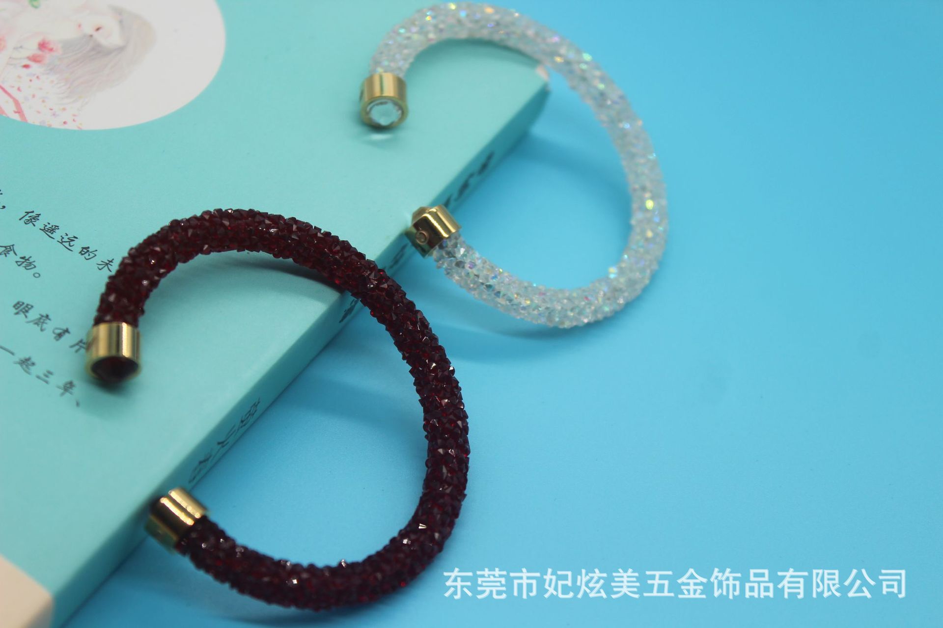 Toshio's diamond bracelets are supplied, and they're used to a variety of colors.