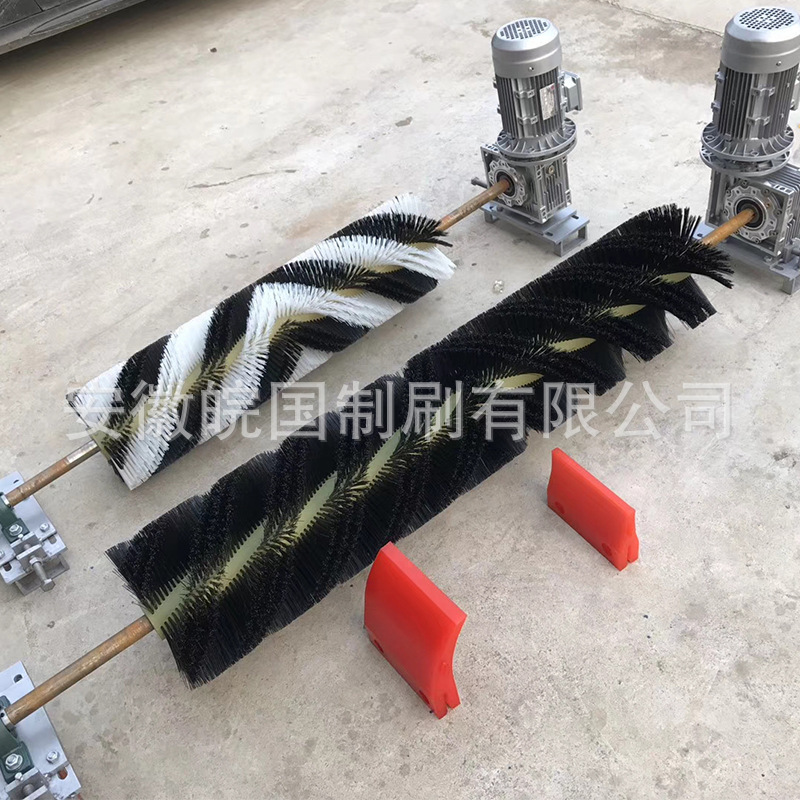 An electric brush cleaner, a brush cleaner belt transporter brush, an electric spiral cleaner brush.