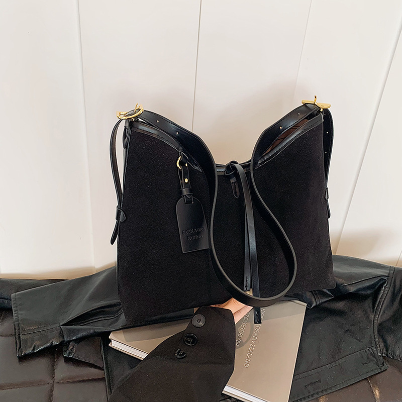 I've got a new 2024 slash-and-slip bag for the lady.