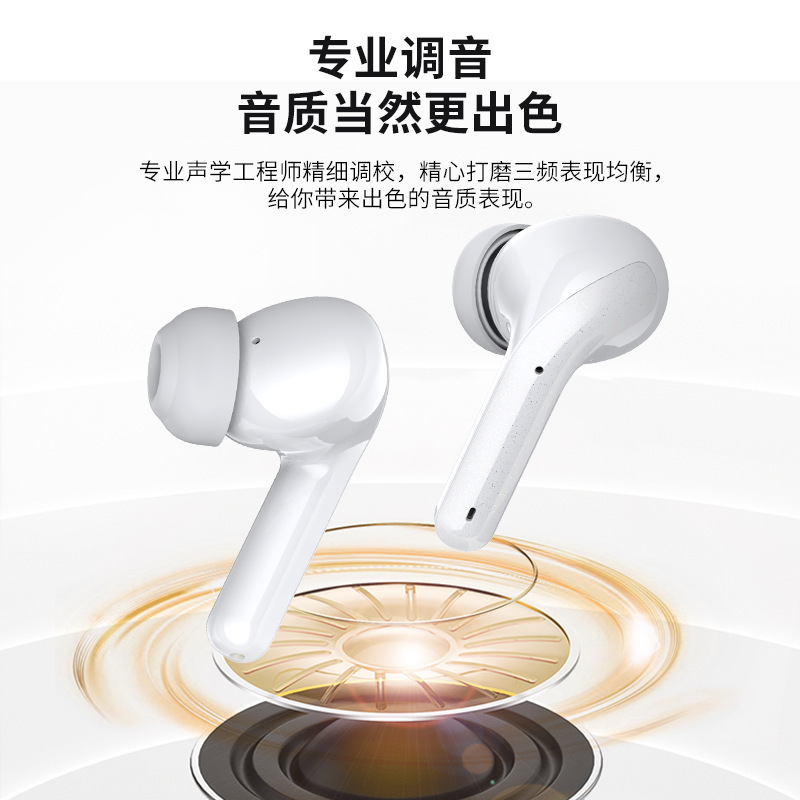 Tai nghe màu xanh 2 tuổi.