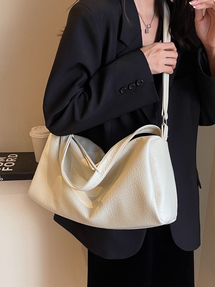 233,675 Korean-sized, 2024 new Boston-sized, soft-sweeted, soft-swept bag.