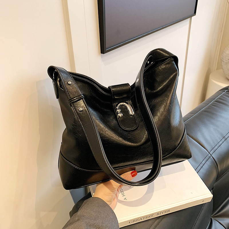 Shorter air high-perception one-shoulder bag with 2024 new high-capacity commuting kiosks