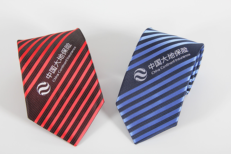 Ribbon heads, a professional tie for administrative insurance, two bags of mail.