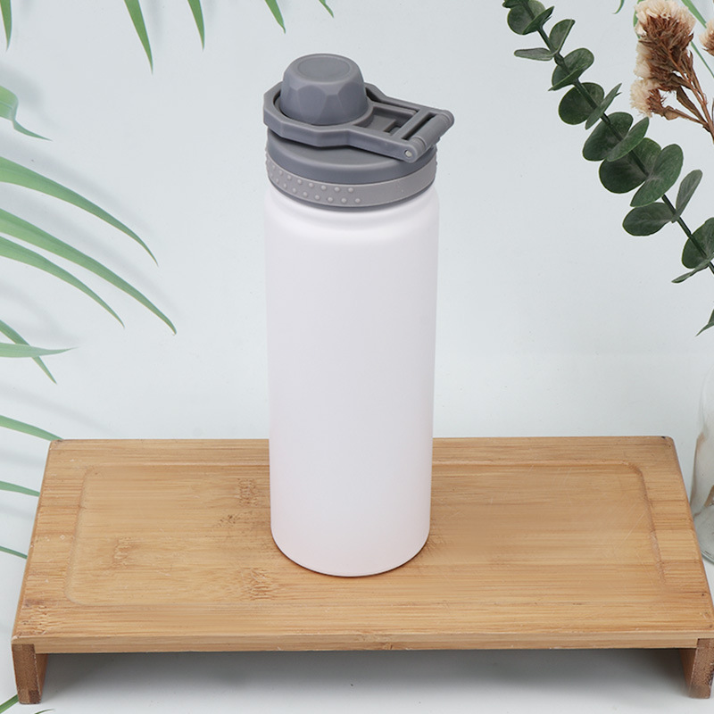 The new sports kettle carries 304 stainless steel for cold straight water glass 500 ml for wholesale.