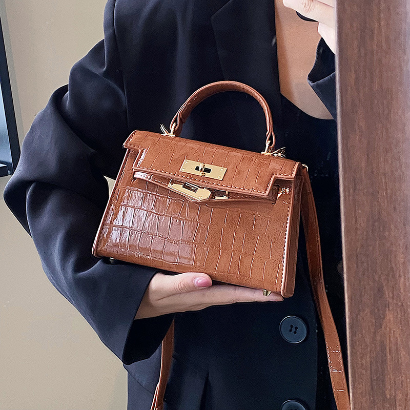 69B720 small bag girl, 2022 new twirling bag, stone-striped little bag, Kelly bag.