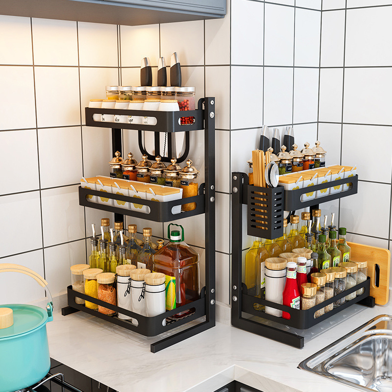Một cái đĩa đa dụng cho nhà bếp đặt với một tủ đựng đồ ăn.