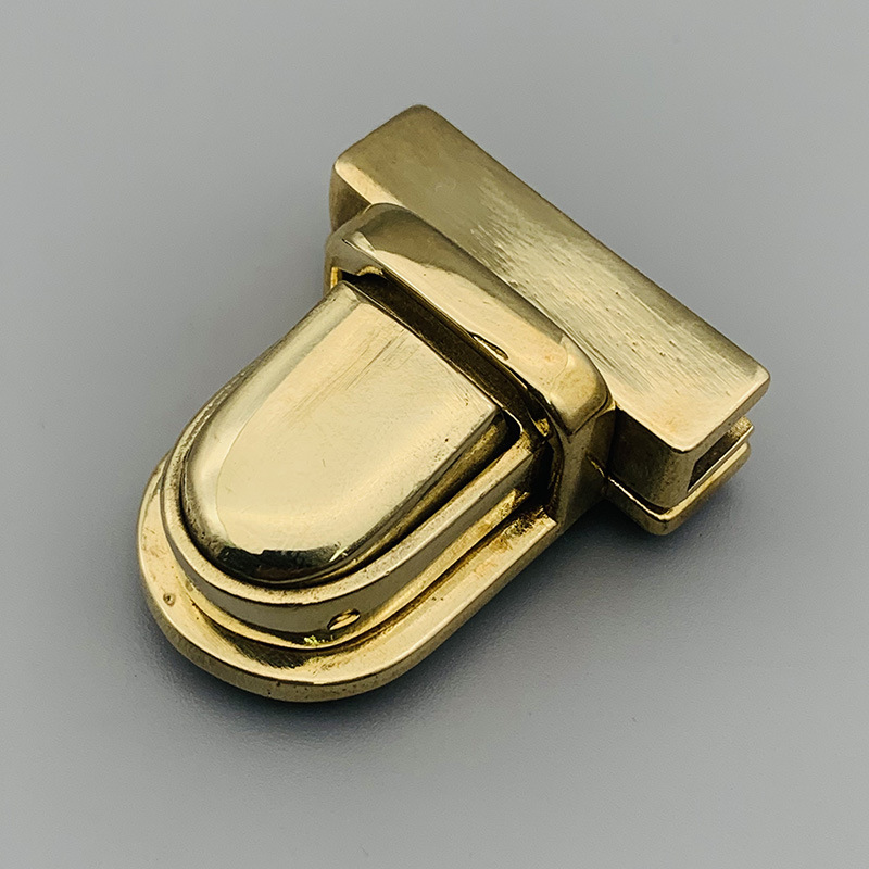 The manufacturer's wholesale brass lock on DIY's hand-made double-shouldered book-packed parts and a new, pure copper-pack lock.