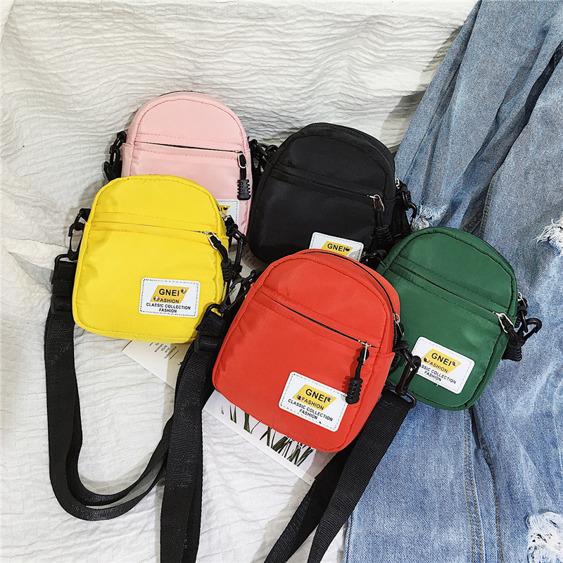 The new 2023 nylon bag is about a small, small-size, small-size, one-shoulder-slashed girl's bag.
