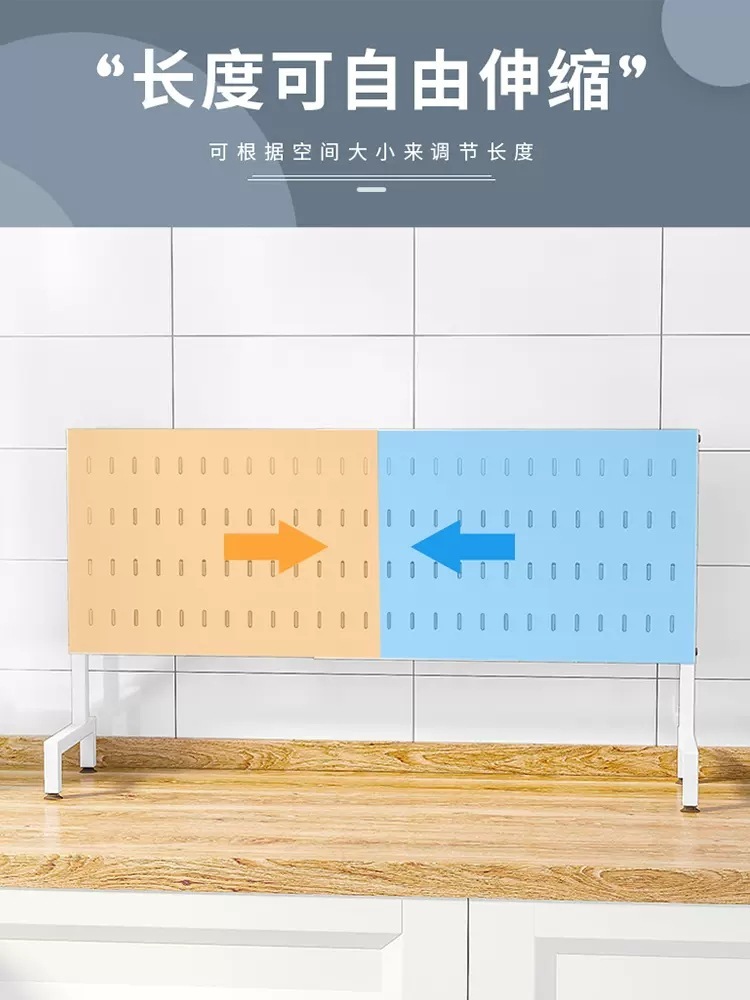 Những người rửa chén hắc ín trong bếp dùng dĩa để làm bàn ăn rộng ra bằng thép không gỉ