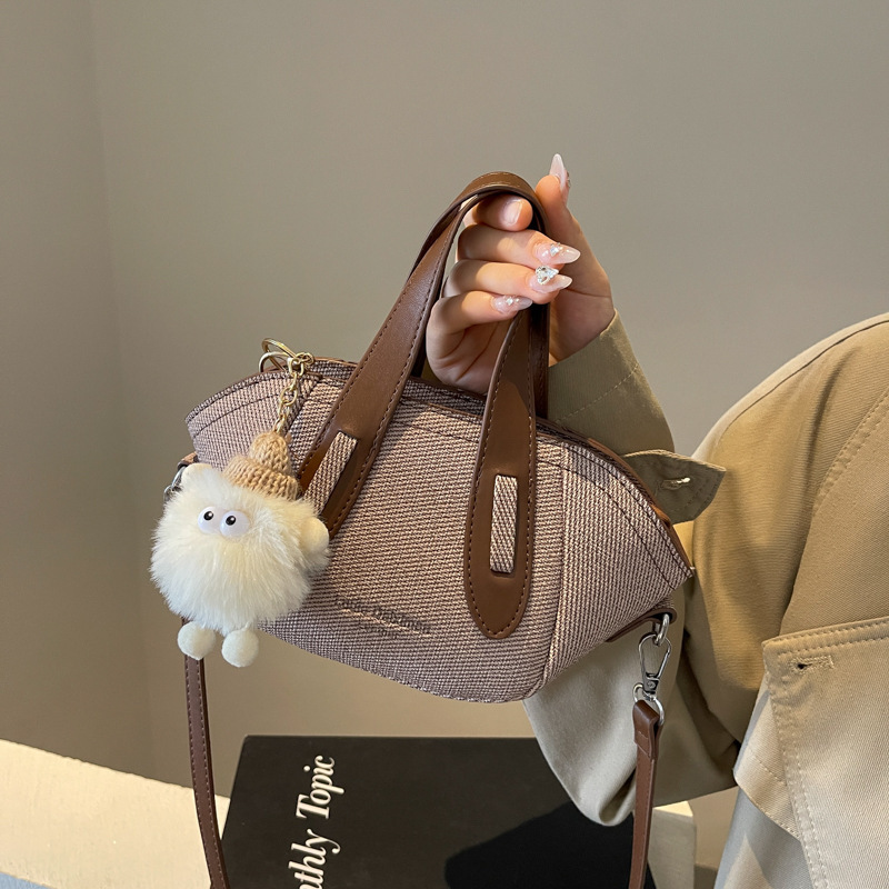 Korea's small-coloured handbag girl, 2024 new fashion handbags, light handbags, one-shoulder slop packs.