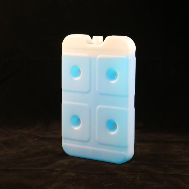 600 ml air-conditioning fan ice crystal box without water-filled blue ice coolant in the cooler.