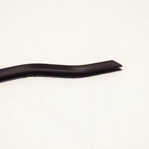 BMW5 is pre-E39 windshield seal 5138159784.