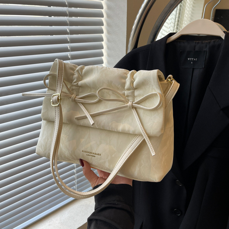 A simple air-recreational one-shoulder bag for a 2024 new large-capacity summer commuting kit