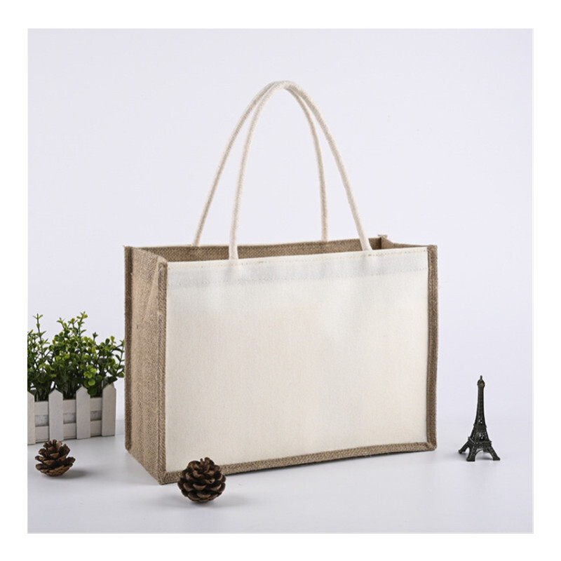 The manufacturer customises the jute sacks of membrane cotton with large capacity to print logo gift shopping bags