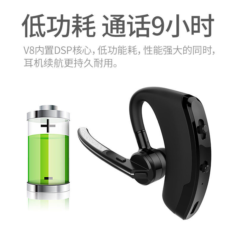 Thợ điện đa thứ tự Điện thoại vệ tinh với tai nghe màu xanh trên một chiếc xe thương mại.