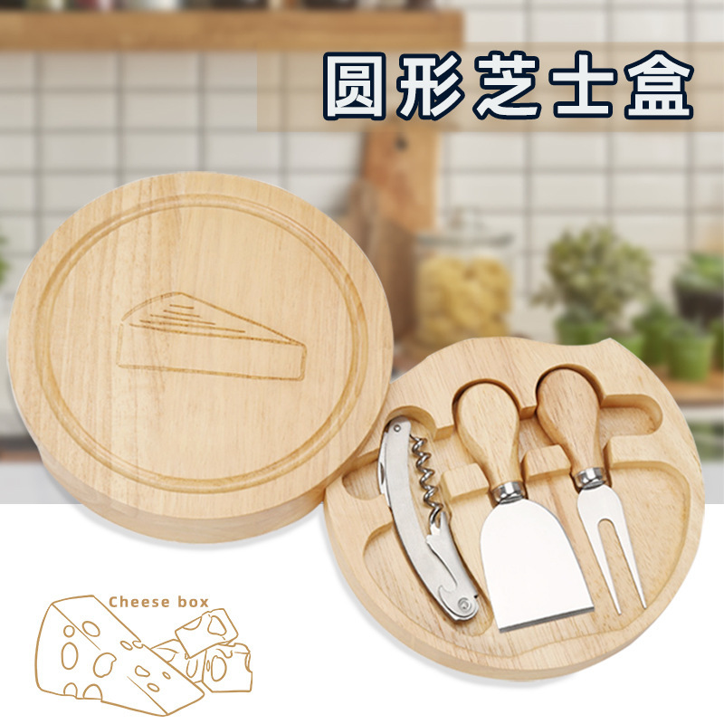 Một hộp ngoài trời đầy những miếng phô mai tròn với những miếng phô mai và những hợp âm khó chịu.