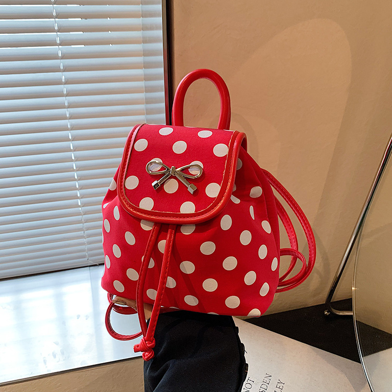 The new 2024 fashion wave, the lovely two-shoulder bag, the summer tide is about to travel to the mini backpack.