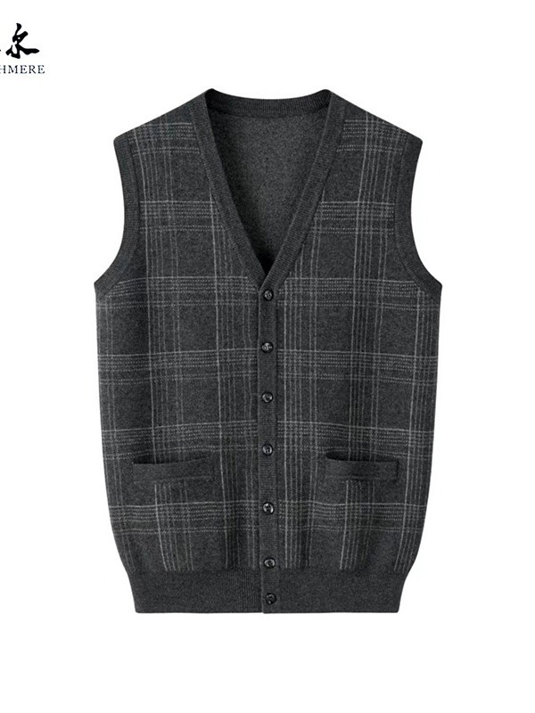 In the new spring and autumn, the old man's vest was 100, and the pocket V was wearing a shirt and a vest.