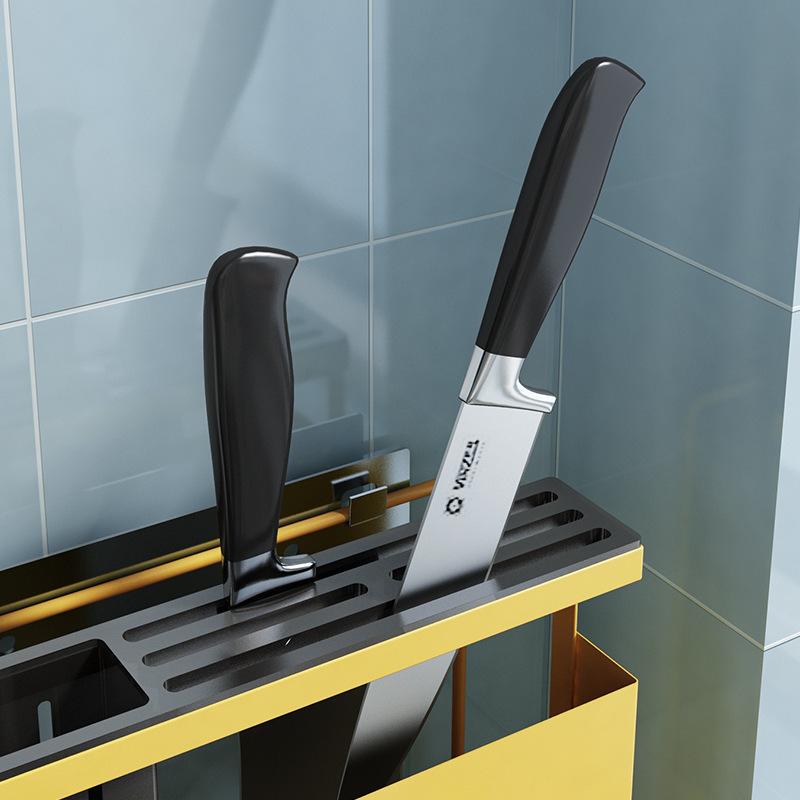Một cái bệ bằng thép không rỉ gắn trên tường, gắn chặt nhà bếp-con dao cắt nhà cho một miếng gỗ không đinh.