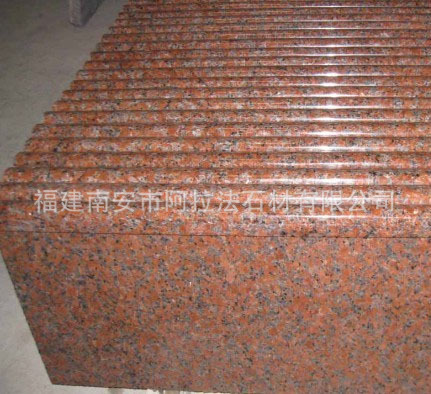 Nhà máy bán lá cây trong những bức tường khô, đá khô, đá hoa cương đỏ ở sông Tiểu Sinh, và lá cây thích trong nước.