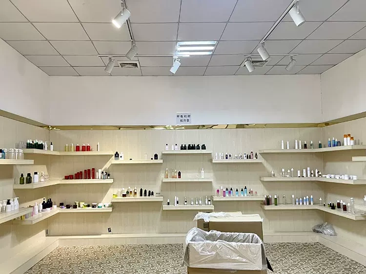 Vania chất dẻo giới hạn, Quảng Châu