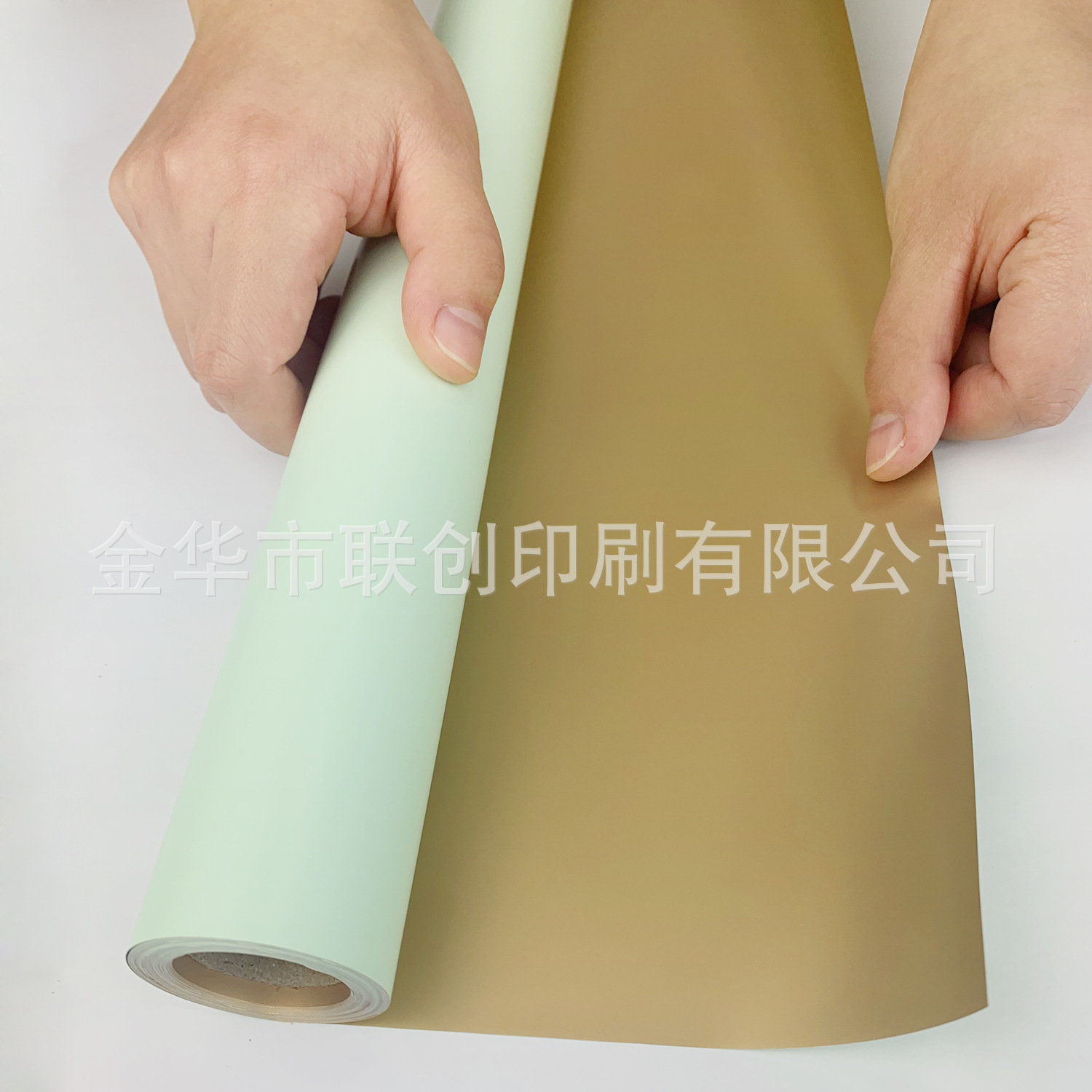 Set-to-produce Valentine's Day, double-sided Ouya Paper, roller-coated gold wrapper, roll-on flower wrapper.