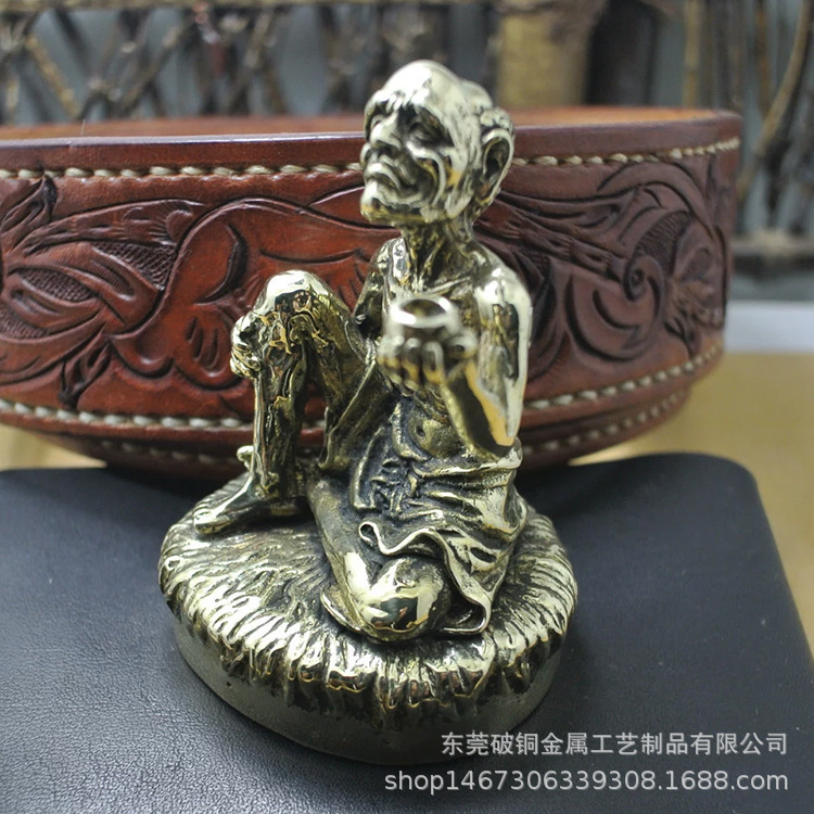 The manufacturer sells the Chinese family decorations for the brand-new copper-damol.