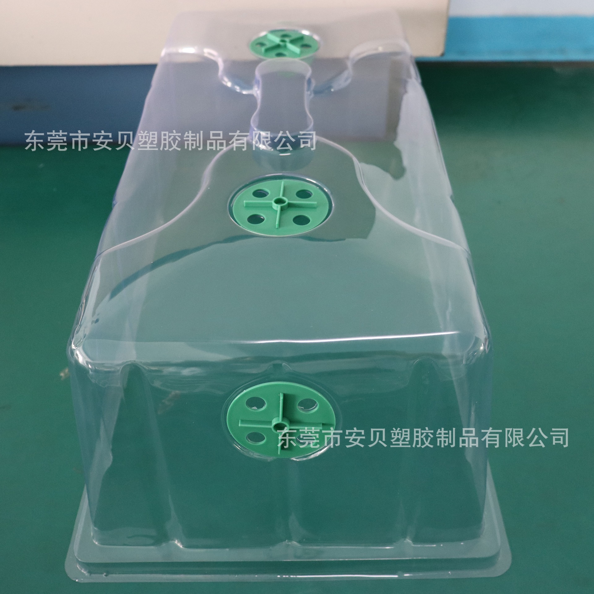 Nhà máy bán một hộp thực vật nông nghiệp làm ẩm ướt nặng 72 pound.
