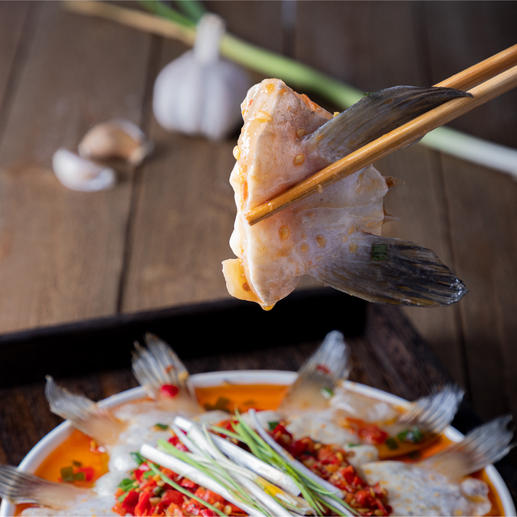 Chúng được làm tổ nhằm mục đích chặt vây cá tiêu, làm đông lạnh vây và phân phối thực phẩm cho gia đình.