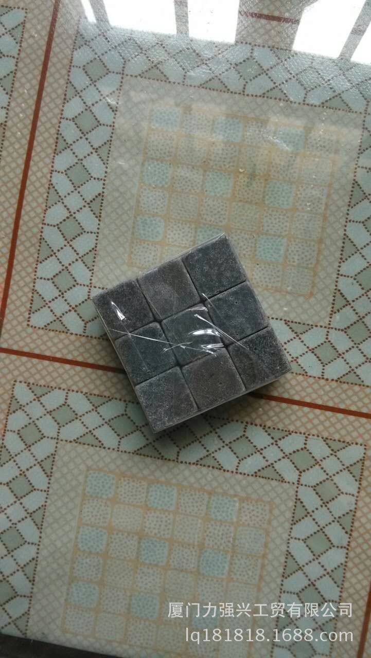 Đen chín túi nhung, đá whiskey, đá đá, đá lạnh.