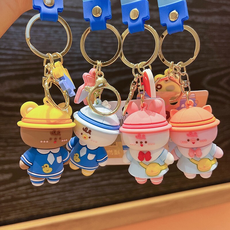 Các ca sĩ là trong phiên bản đầu tiên của trường học với Bear Keys và Puss Key Chains.