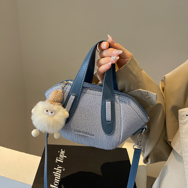 Korea's small-coloured handbag girl, 2024 new fashion handbags, light handbags, one-shoulder slop packs.