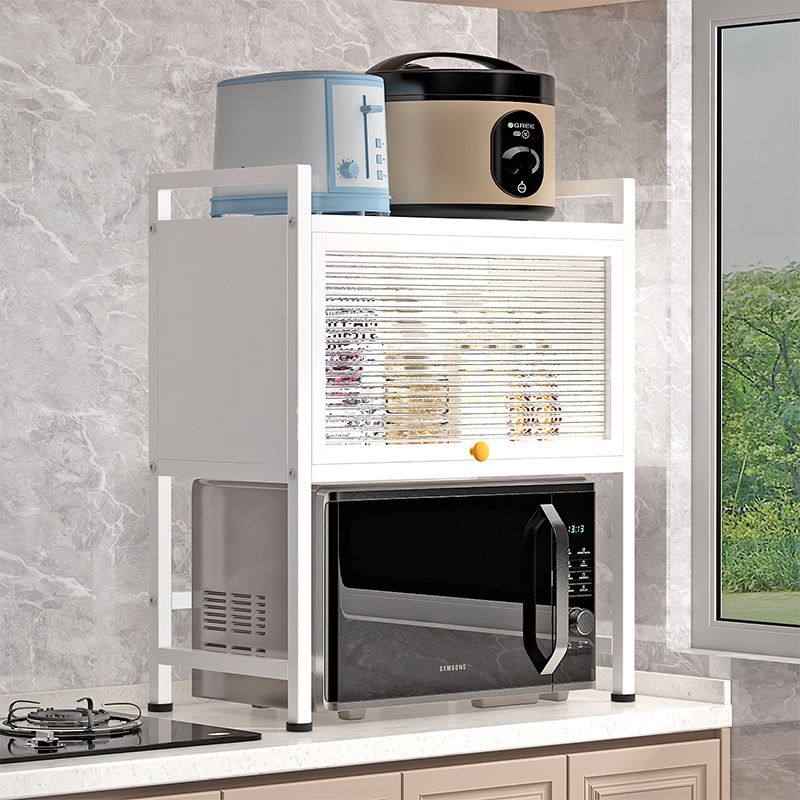 Đa chức năng trên bề mặt tủ vi sóng trong nhà bếp với tủ bếp và lò nướng chống bụi.