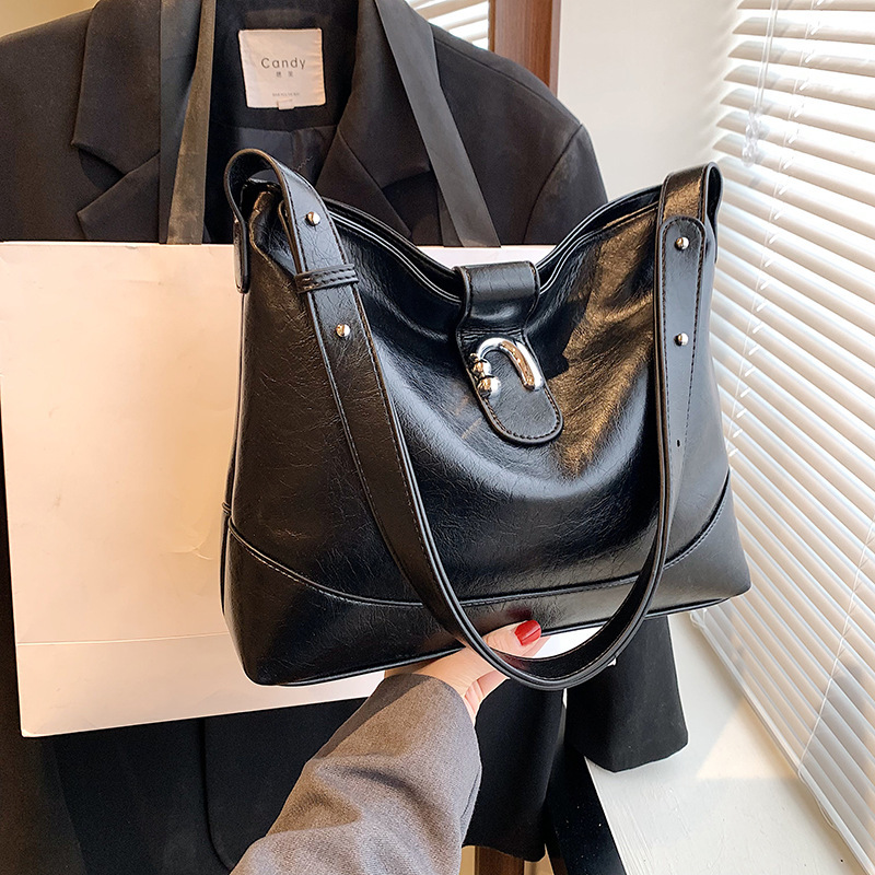 Shorter air high-perception one-shoulder bag with 2024 new high-capacity commuting kiosks