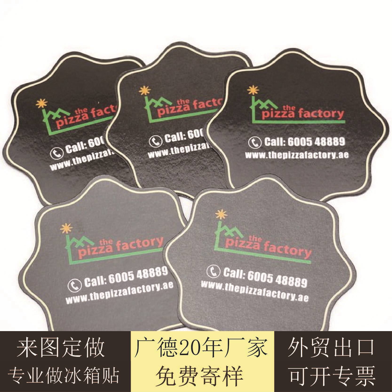 Tám xu dính từ tính.