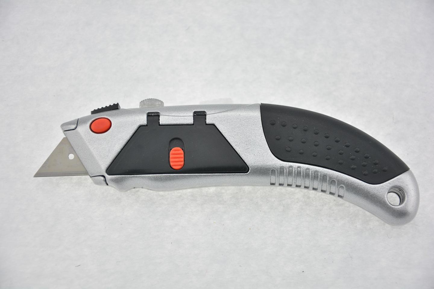 Supplyer's handiwork knife, heavy zinc alloy with multiple auto-replacement blades, and a wholesale.