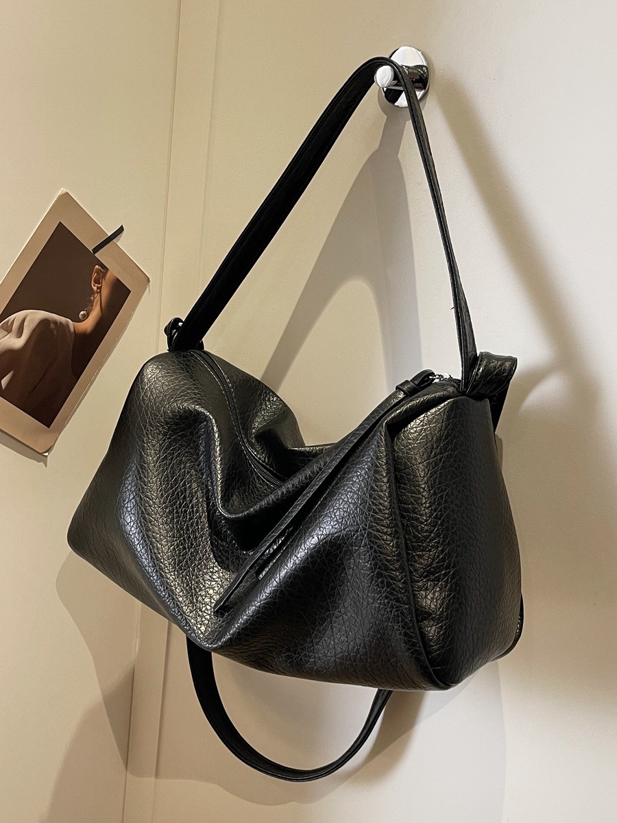 233,675 Korean-sized, 2024 new Boston-sized, soft-sweeted, soft-swept bag.