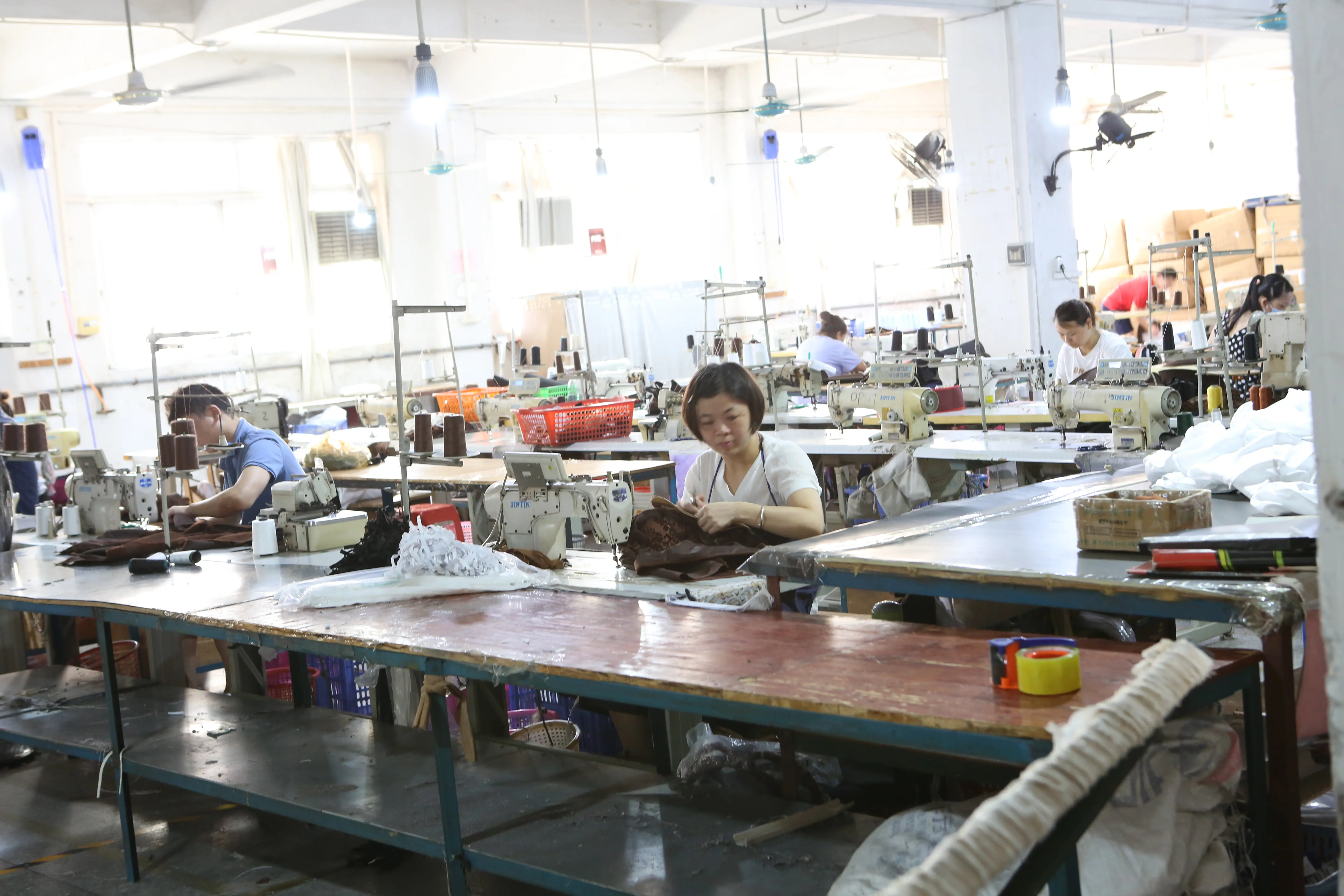 Thành phố Quảng Châu, Công ty TNHH Công nghiệp ô tô Luo Ji-jin
