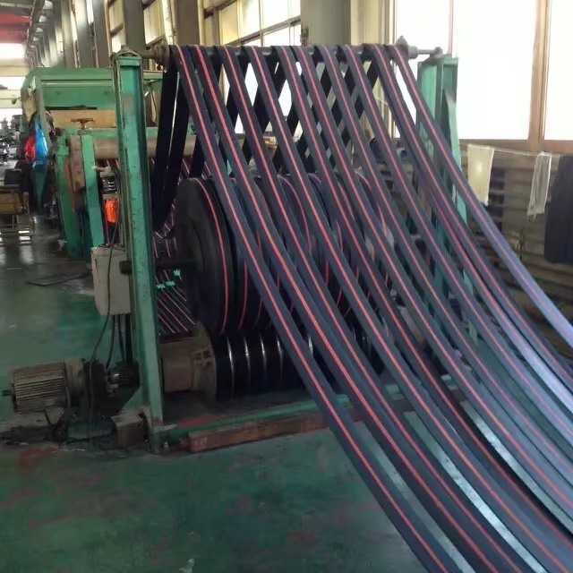 High-powered grinder-lifter belts moving taped canvas conveyor belts with rubber tarp belts