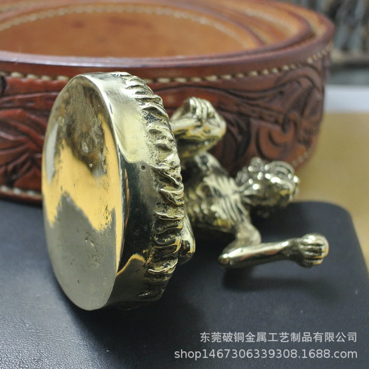 The manufacturer sells the Chinese family decorations for the brand-new copper-damol.